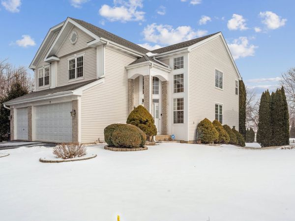 7 Crescent Court, Streamwood, IL 60107