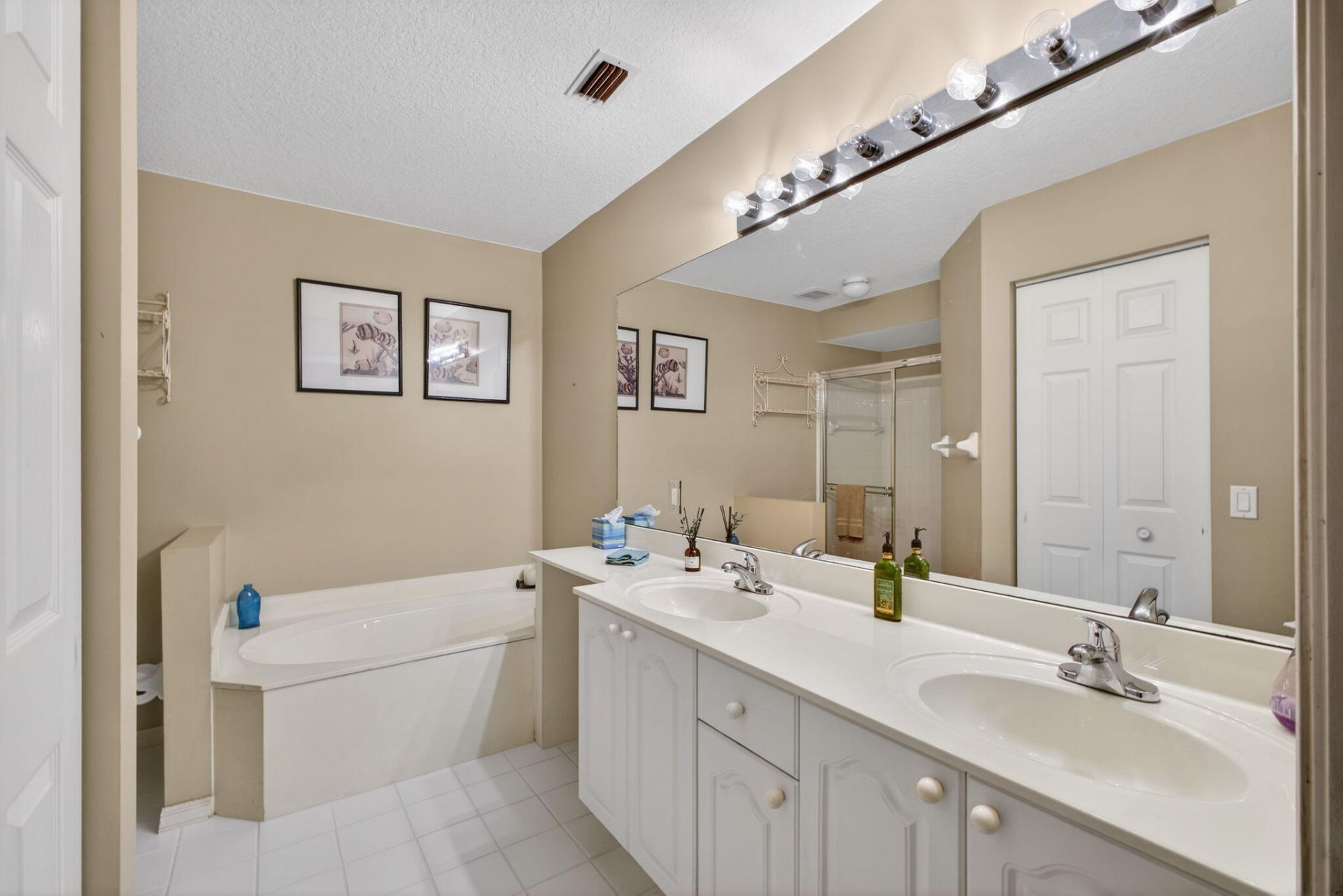 1120 Via Jardin, Riviera Beach, FL 33418 Photo