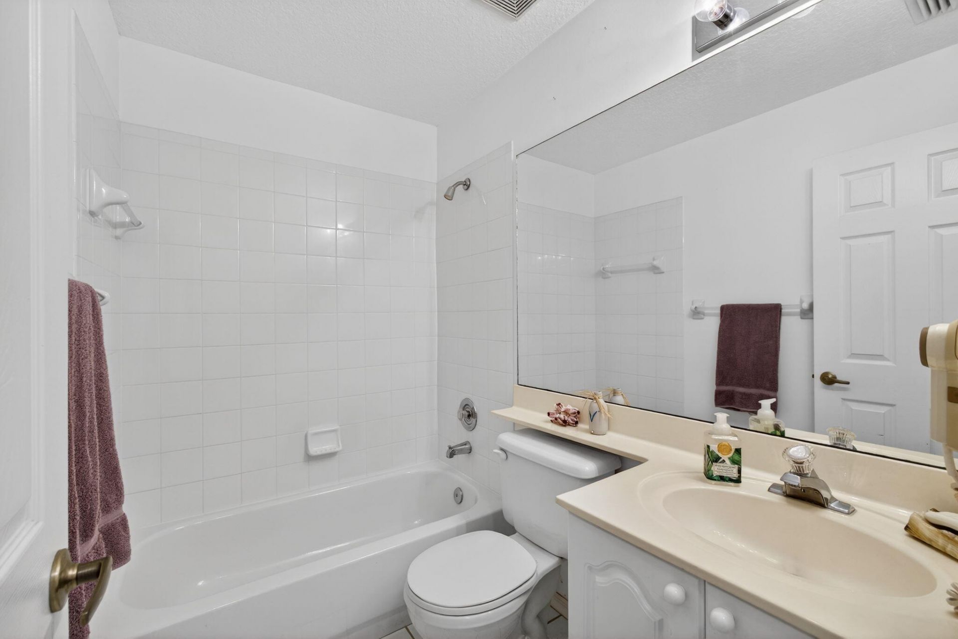 1120 Via Jardin, Riviera Beach, FL 33418 Photo