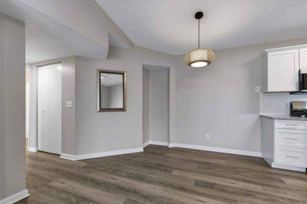 2269 Essex Dr. Photo 13