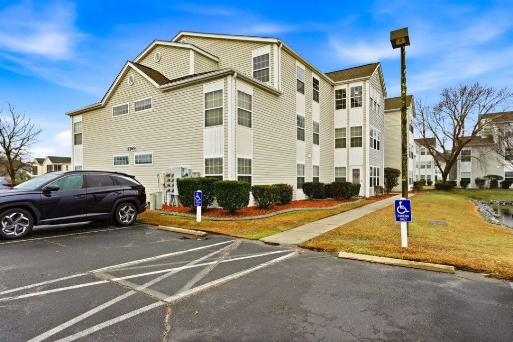 2269 Essex Dr. Photo 2