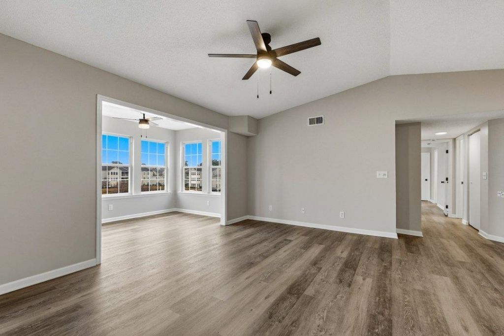 2269 Essex Dr. Photo 7