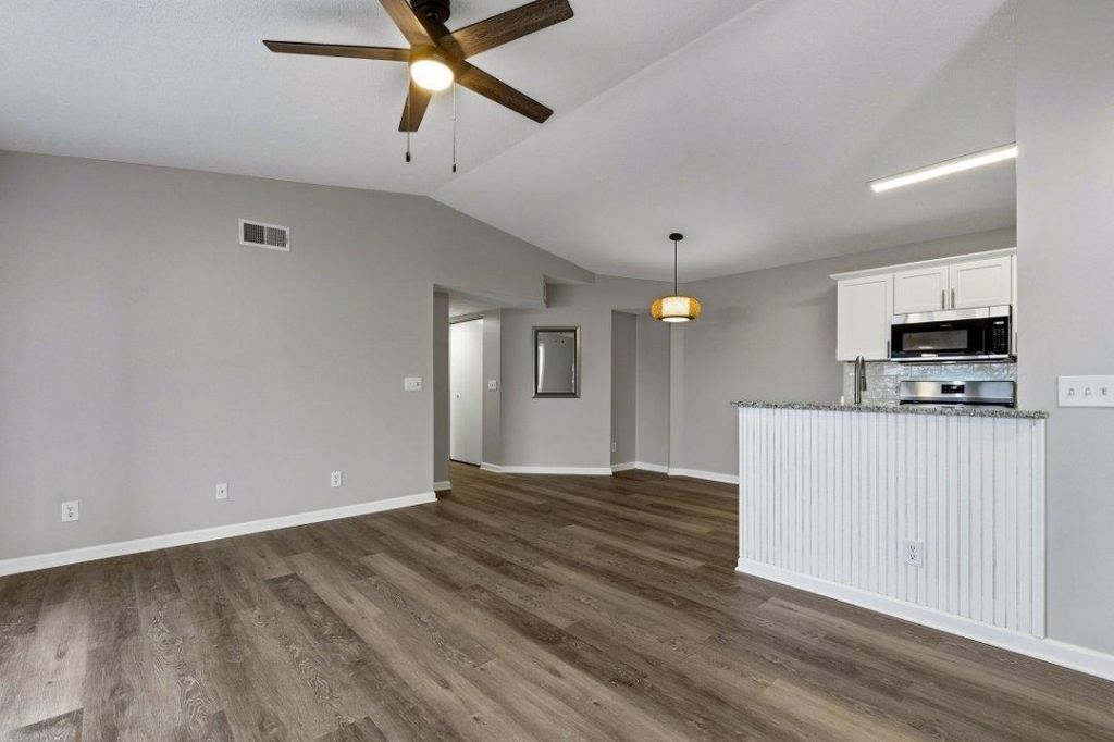 2269 Essex Dr. Photo 8