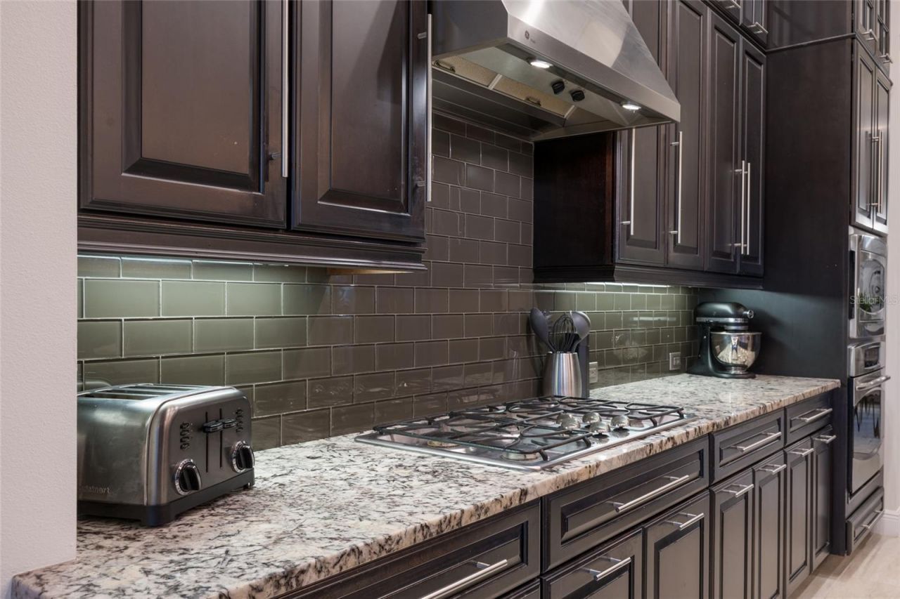 512 Mast Drive, Bradenton, FL 34208 Photo