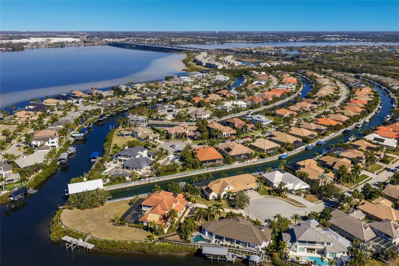 512 Mast Drive, Bradenton, FL 34208 Photo