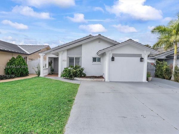 16834 NW 70th Ave, Hialeah, FL 33015