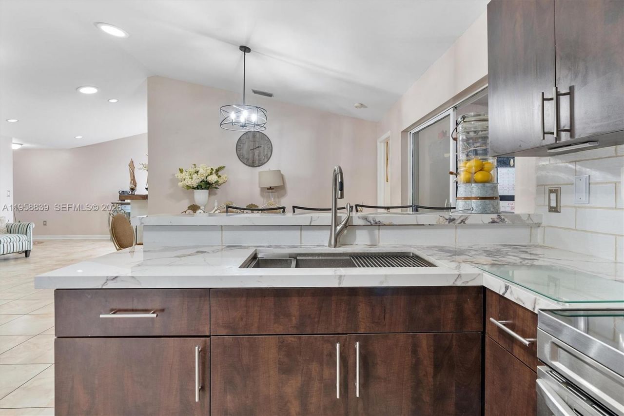 16834 NW 70th Ave, Hialeah, FL 33015 Photo