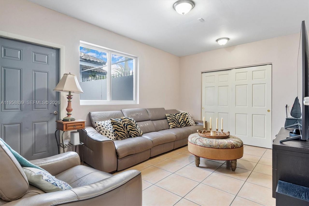 16834 NW 70th Ave, Hialeah, FL 33015 Photo