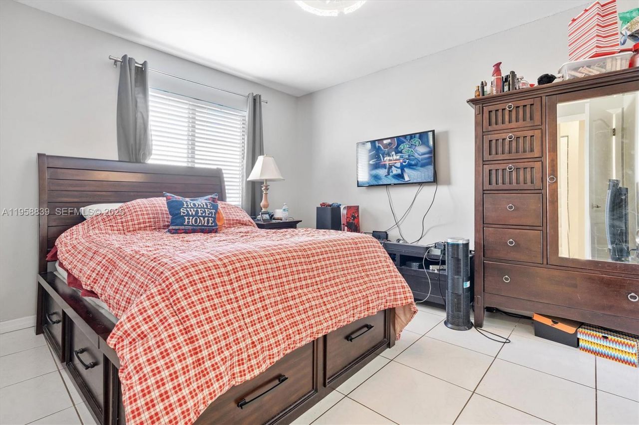 16834 NW 70th Ave, Hialeah, FL 33015 Photo