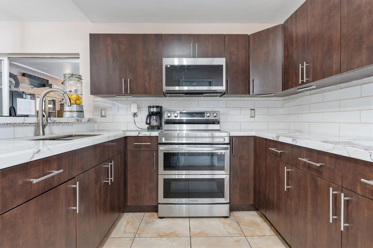 16834 NW 70th Ave, Hialeah, FL 33015 Photo