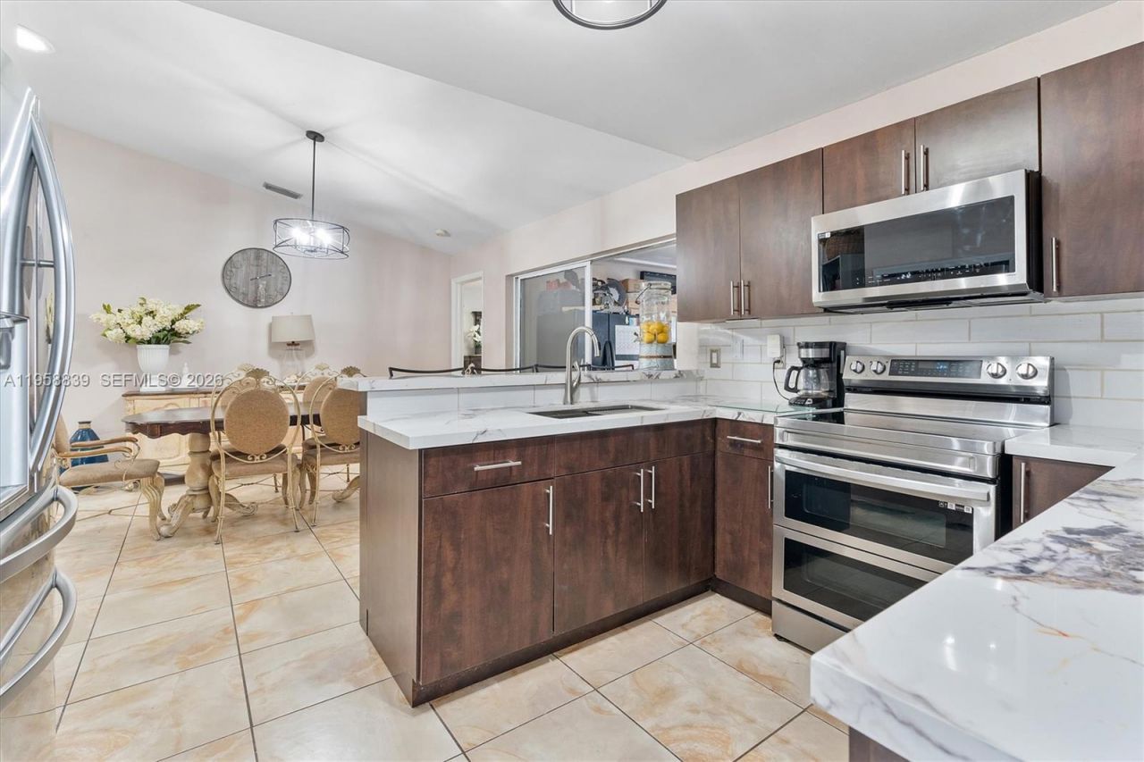 16834 NW 70th Ave, Hialeah, FL 33015 Photo