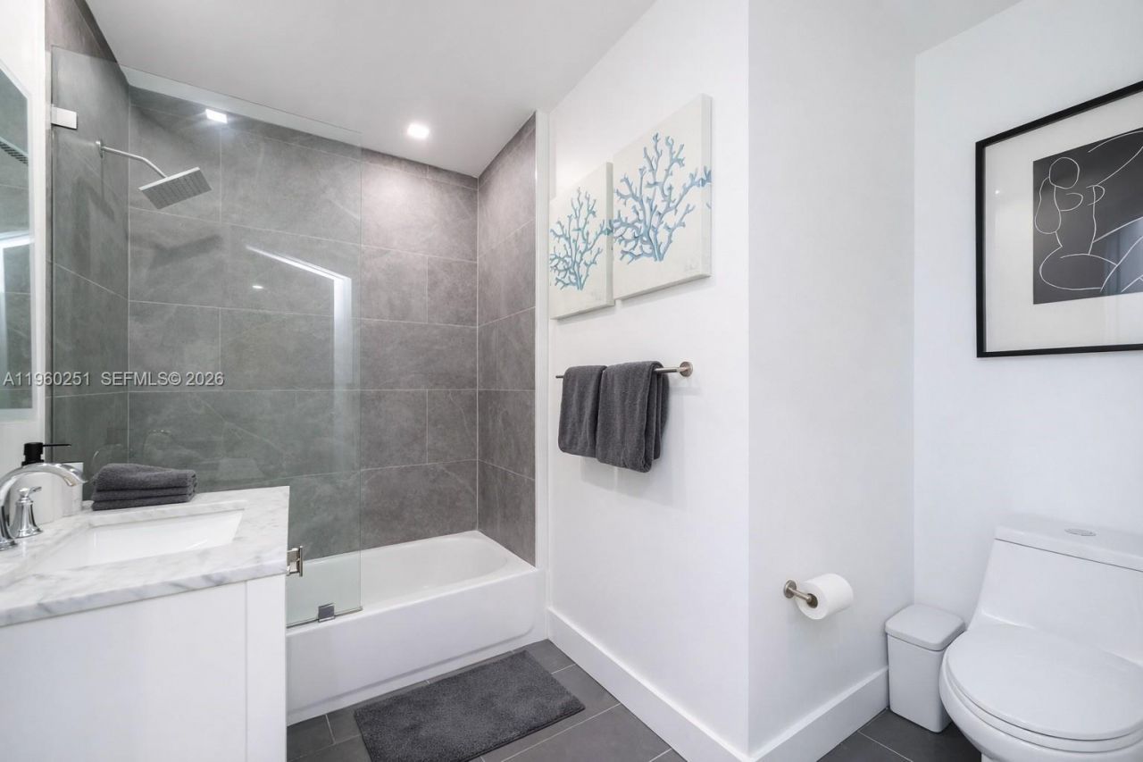 2129 Washington Ave , Unit 205, Miami Beach, FL 33139 Photo