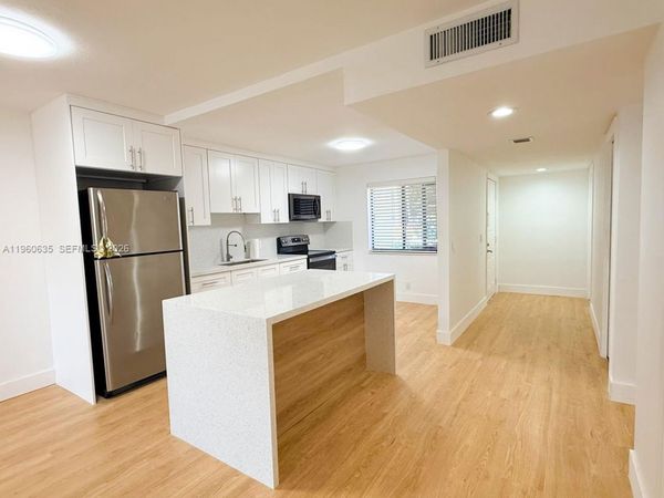 440 S Lake view dr, Unit 102, Fort Lauderdale, FL 33326