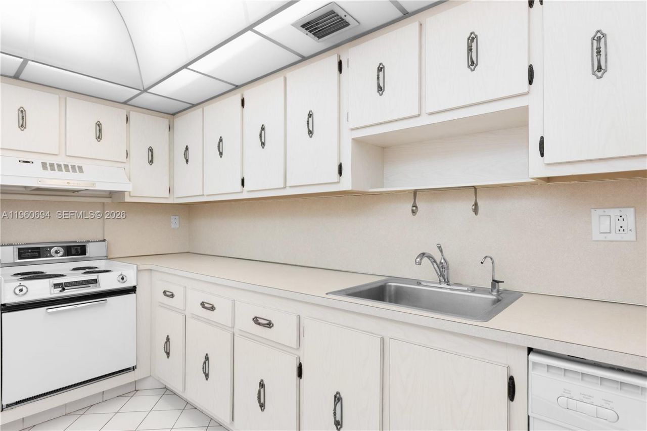 600 Three Islands Blvd , Unit 411, Hallandale Beach, FL 33009 Photo