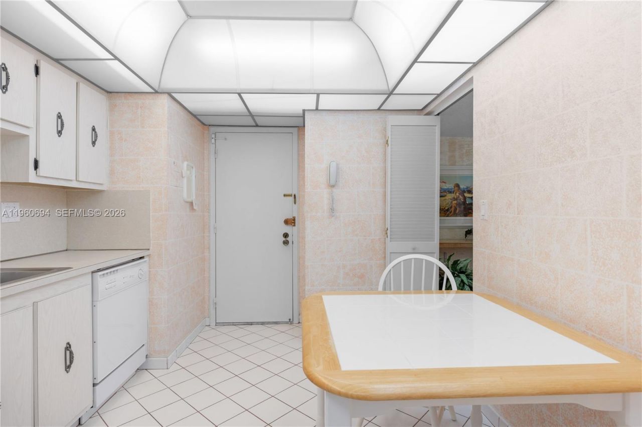 600 Three Islands Blvd , Unit 411, Hallandale Beach, FL 33009 Photo