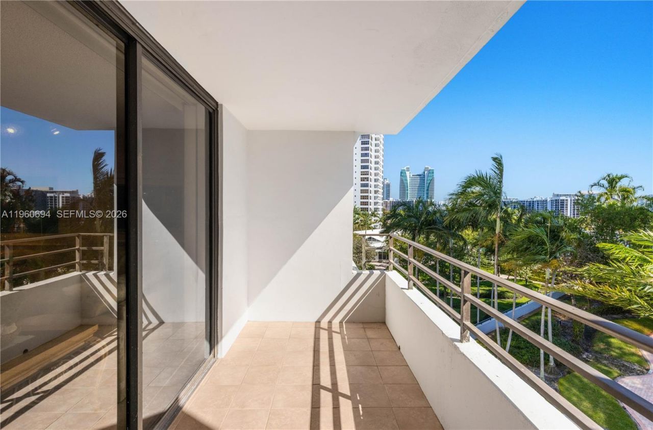 600 Three Islands Blvd , Unit 411, Hallandale Beach, FL 33009 Photo