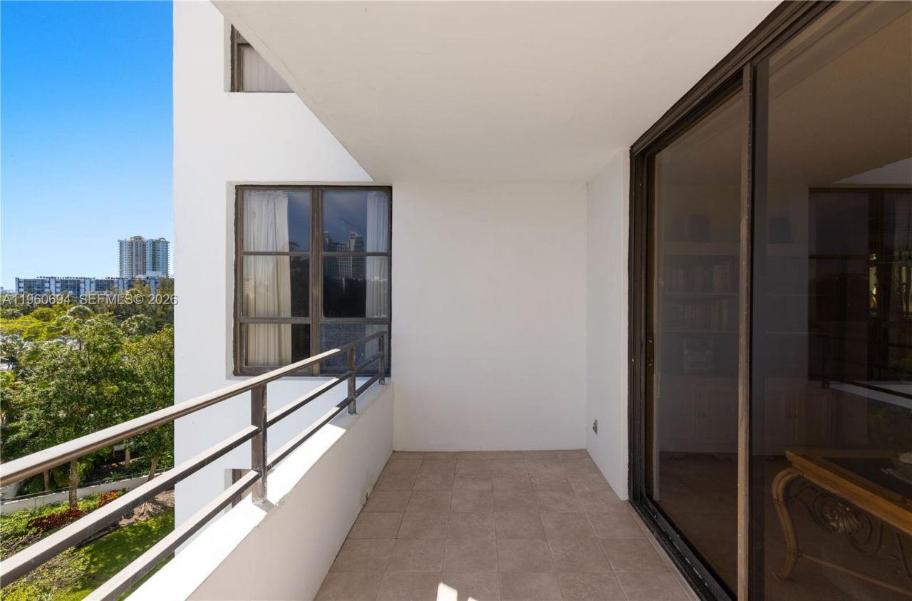 600 Three Islands Blvd , Unit 411, Hallandale Beach, FL 33009 Photo