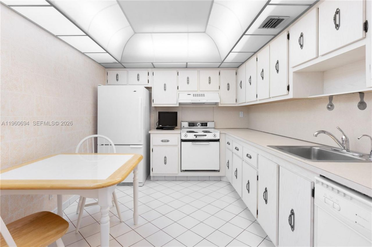 600 Three Islands Blvd , Unit 411, Hallandale Beach, FL 33009 Photo