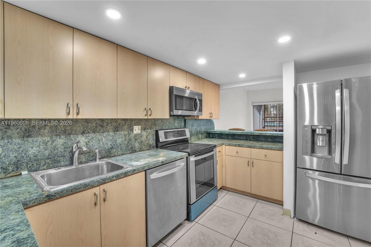 8775 Park Blvd, Unit 112, Miami, FL 33172 Photo