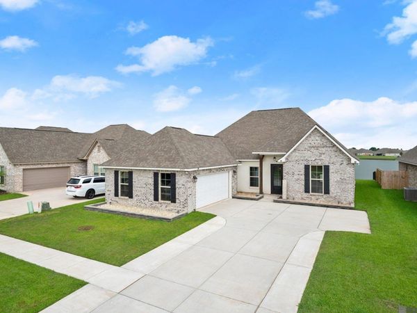 41241 Coastline Ave, Gonzales, LA 70737