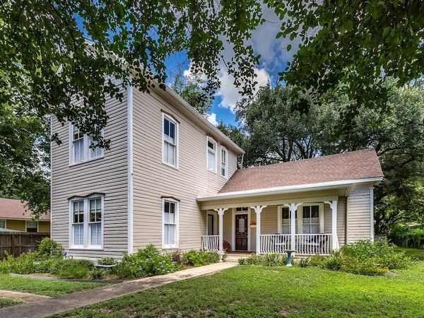 114 N College ST, Gonzales, TX 78629