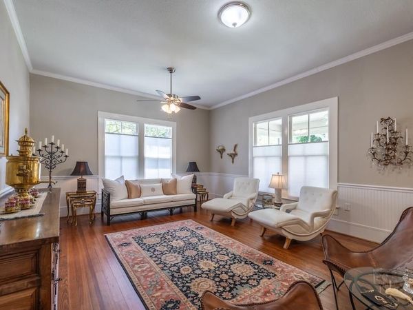 114 N College ST, Gonzales, TX 78629