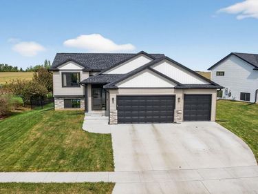 2221 Petersen Drive NW, Stewartville, MN 55976