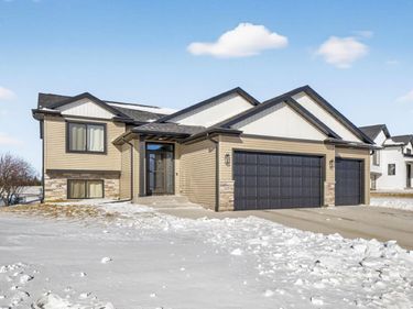 2221 Petersen Drive NW, Stewartville, MN 55976