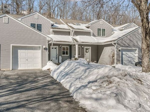 63 Meadow Pond Rd, Hardyston, NJ 07419