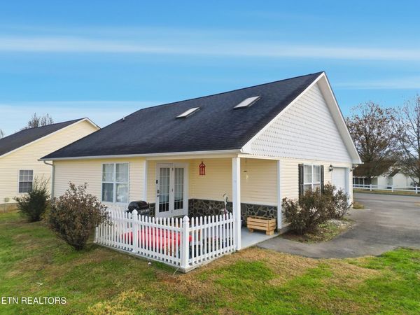 1842 Country Meadows Drive, Sevierville, TN 37862