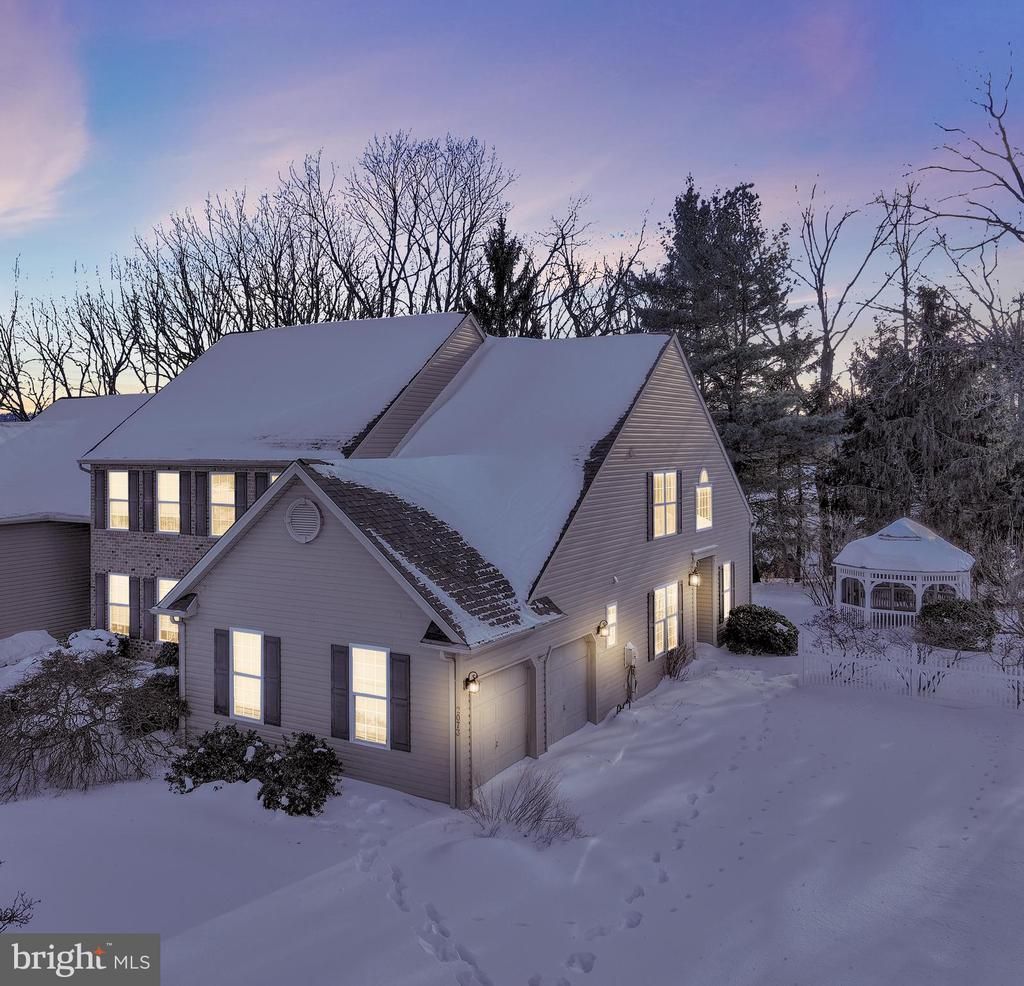 2073 Rolling Meadow Drive, Macungie, PA 18062 Main Photo