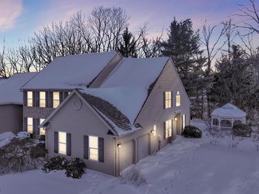 2073 ROLLING MEADOW DRIVE, MACUNGIE, PA 18062