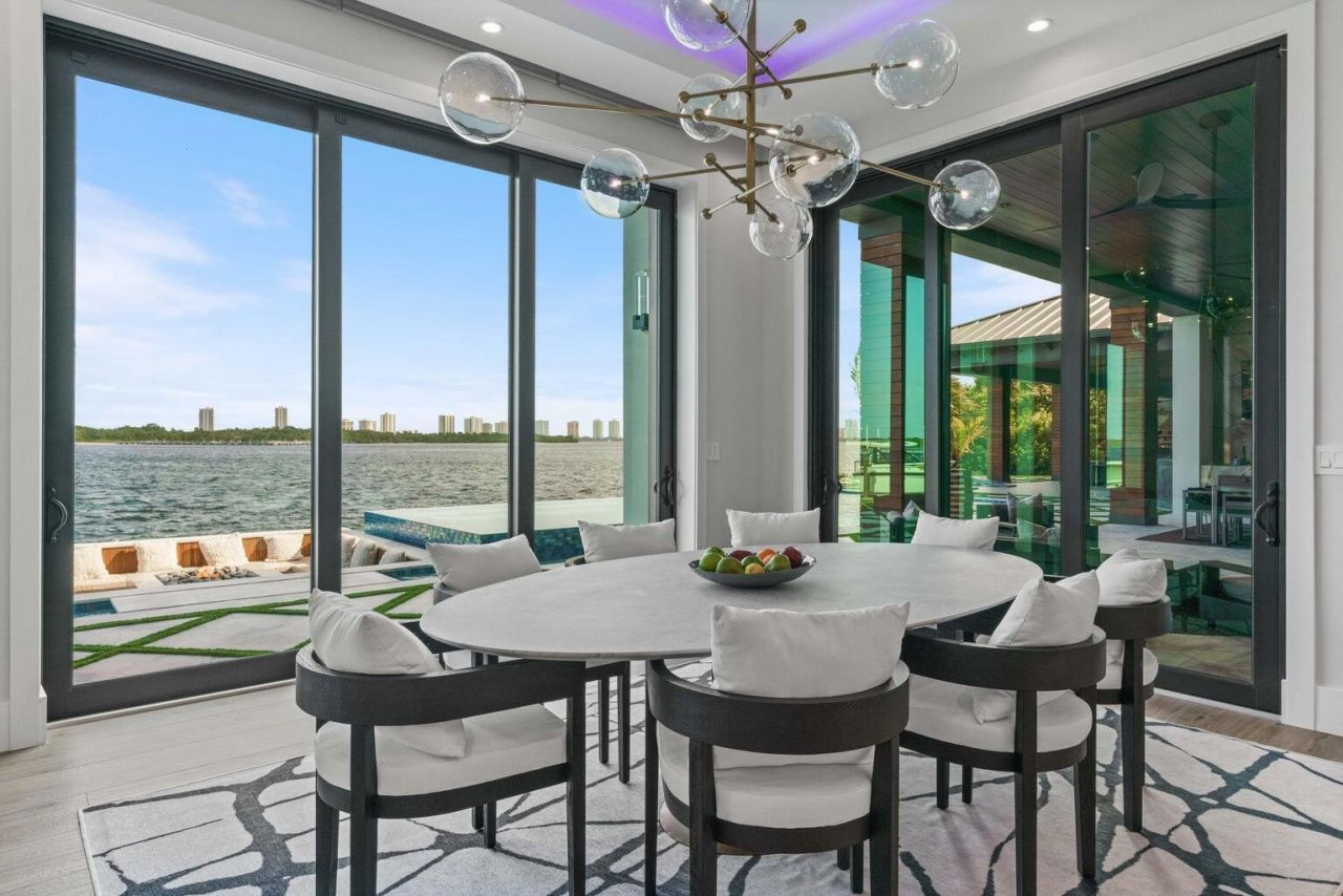 712 Lakeside Circle, North Palm Beach, FL 33408 Photo