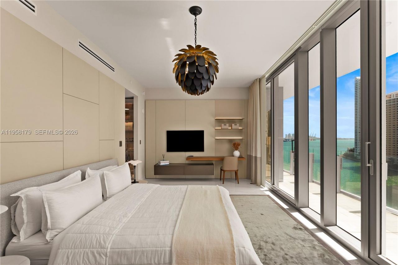 300 Biscayne Boulevard Way, Unit 1101, Miami, FL 33131 Photo