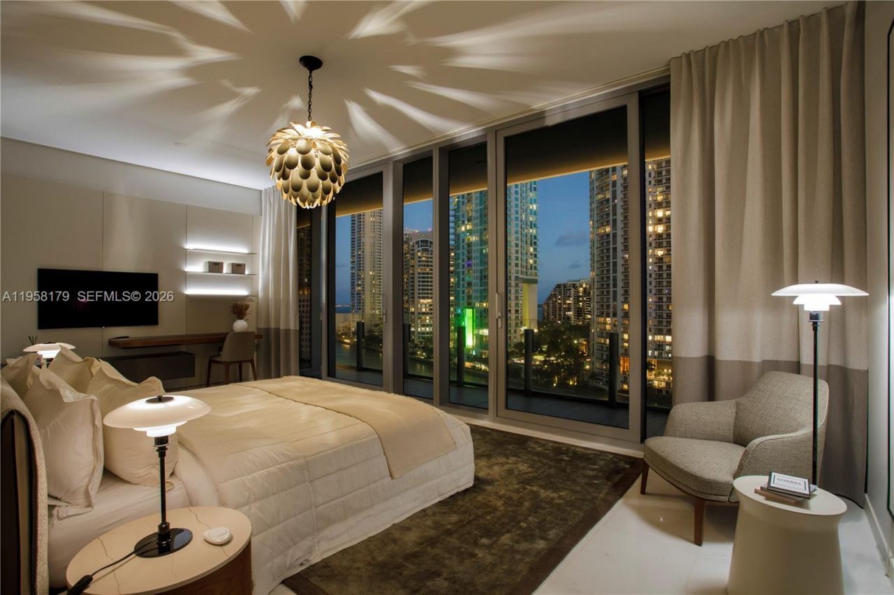 300 Biscayne Boulevard Way, Unit 1101, Miami, FL 33131 Photo