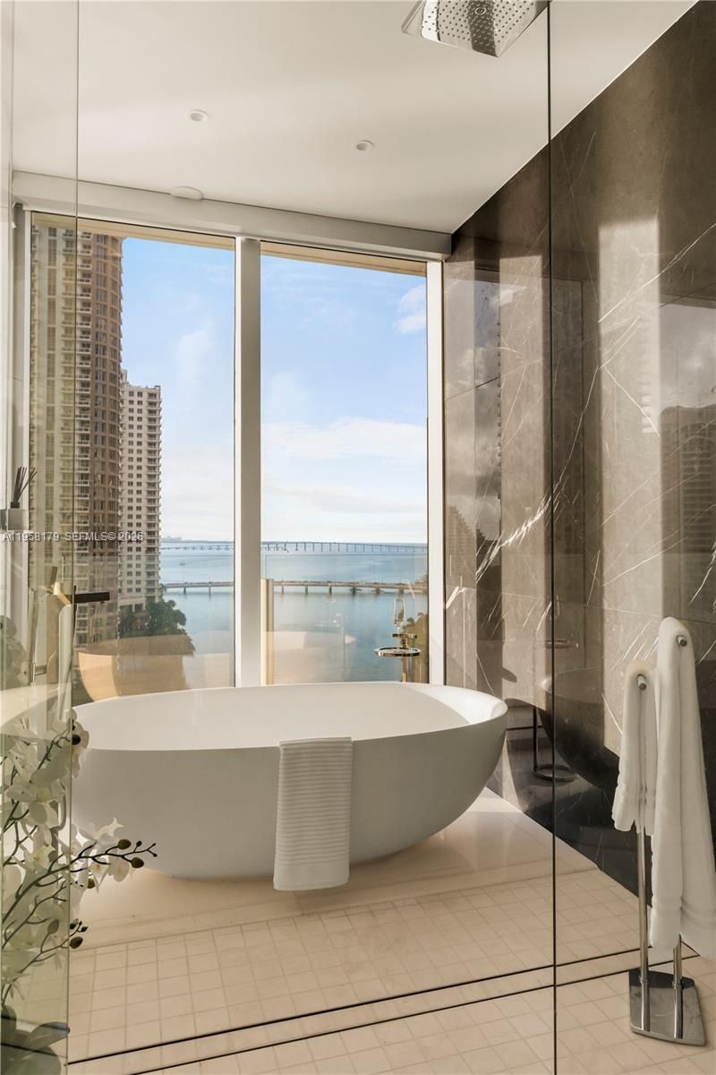 300 Biscayne Boulevard Way, Unit 1101, Miami, FL 33131 Photo