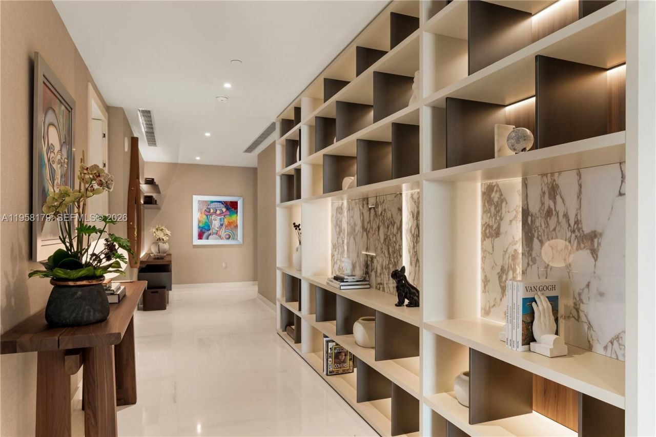 300 Biscayne Boulevard Way, Unit 1101, Miami, FL 33131 Photo