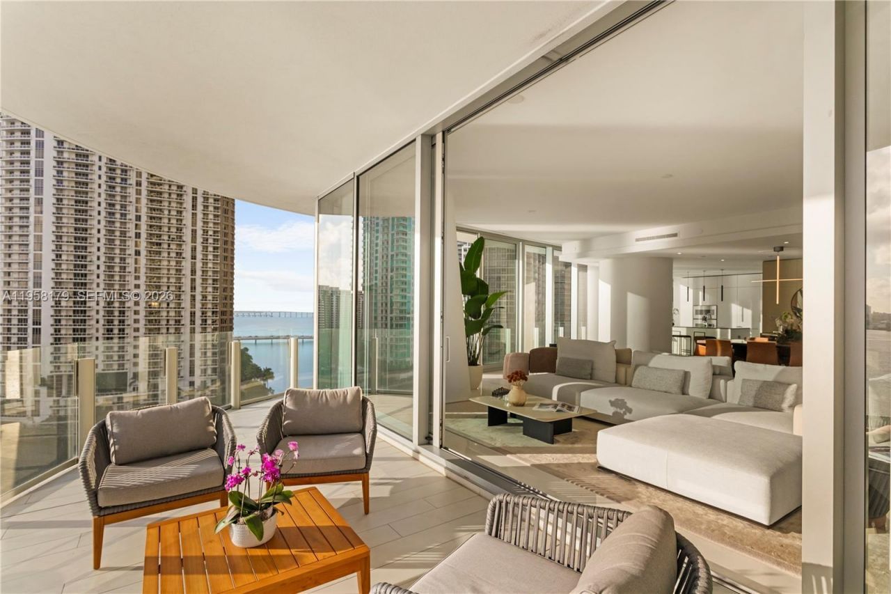 300 Biscayne Boulevard Way, Unit 1101, Miami, FL 33131 Photo