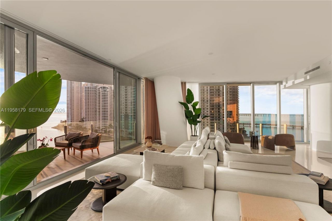 300 Biscayne Boulevard Way, Unit 1101, Miami, FL 33131 Photo