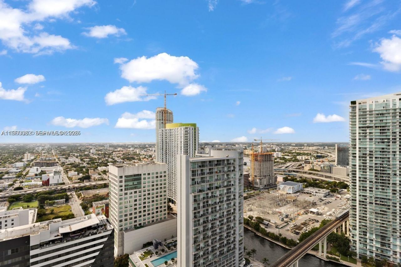 88 SW 7th St, Unit 3410, Miami, FL 33130 Photo