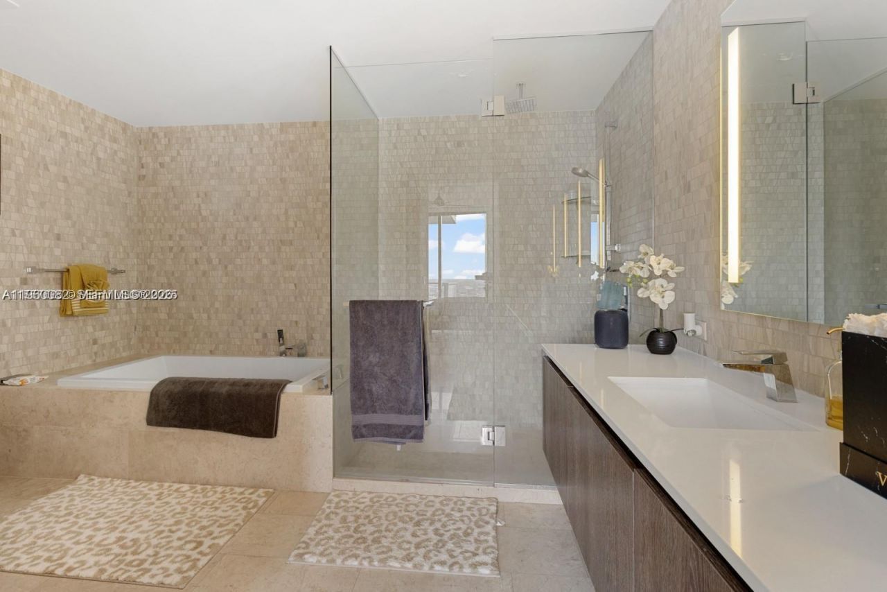 88 SW 7th St, Unit 3410, Miami, FL 33130 Photo