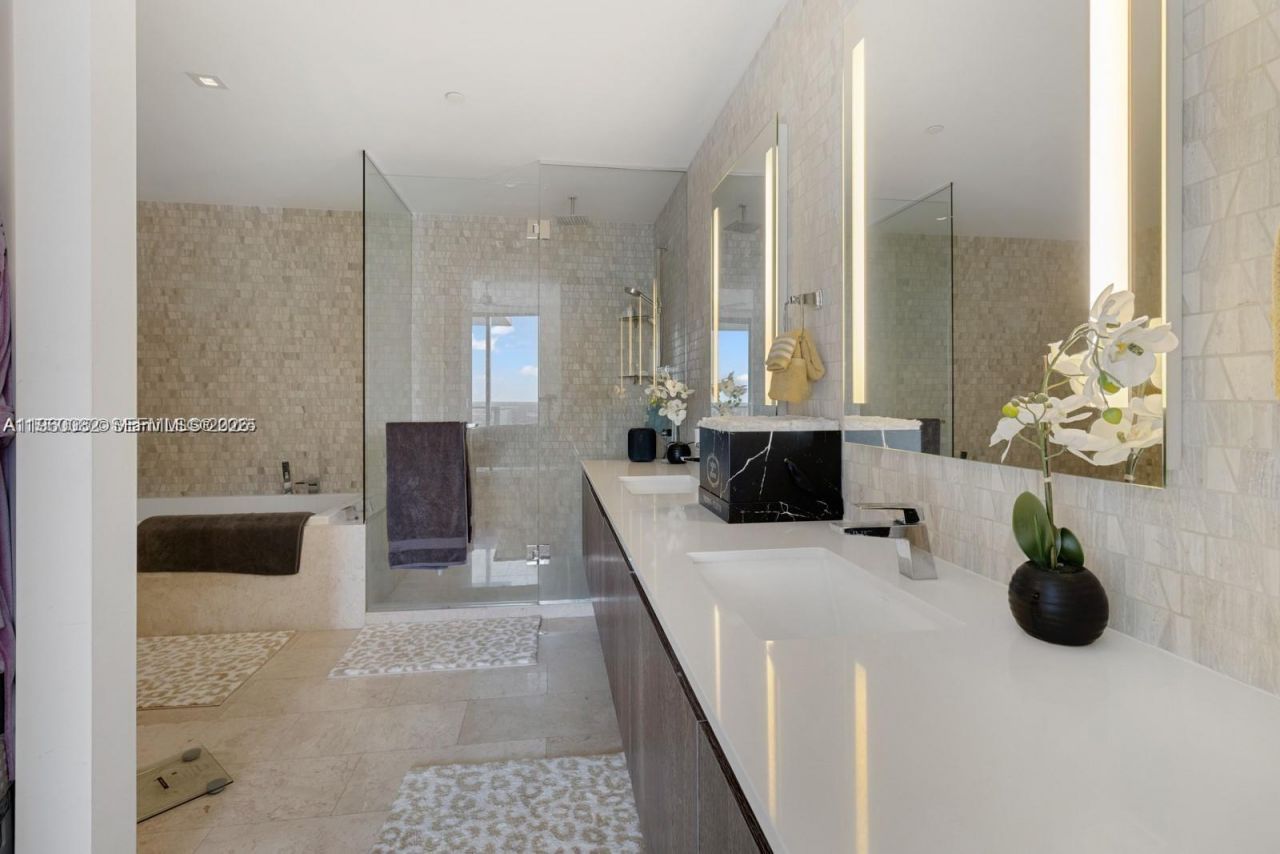 88 SW 7th St, Unit 3410, Miami, FL 33130 Photo