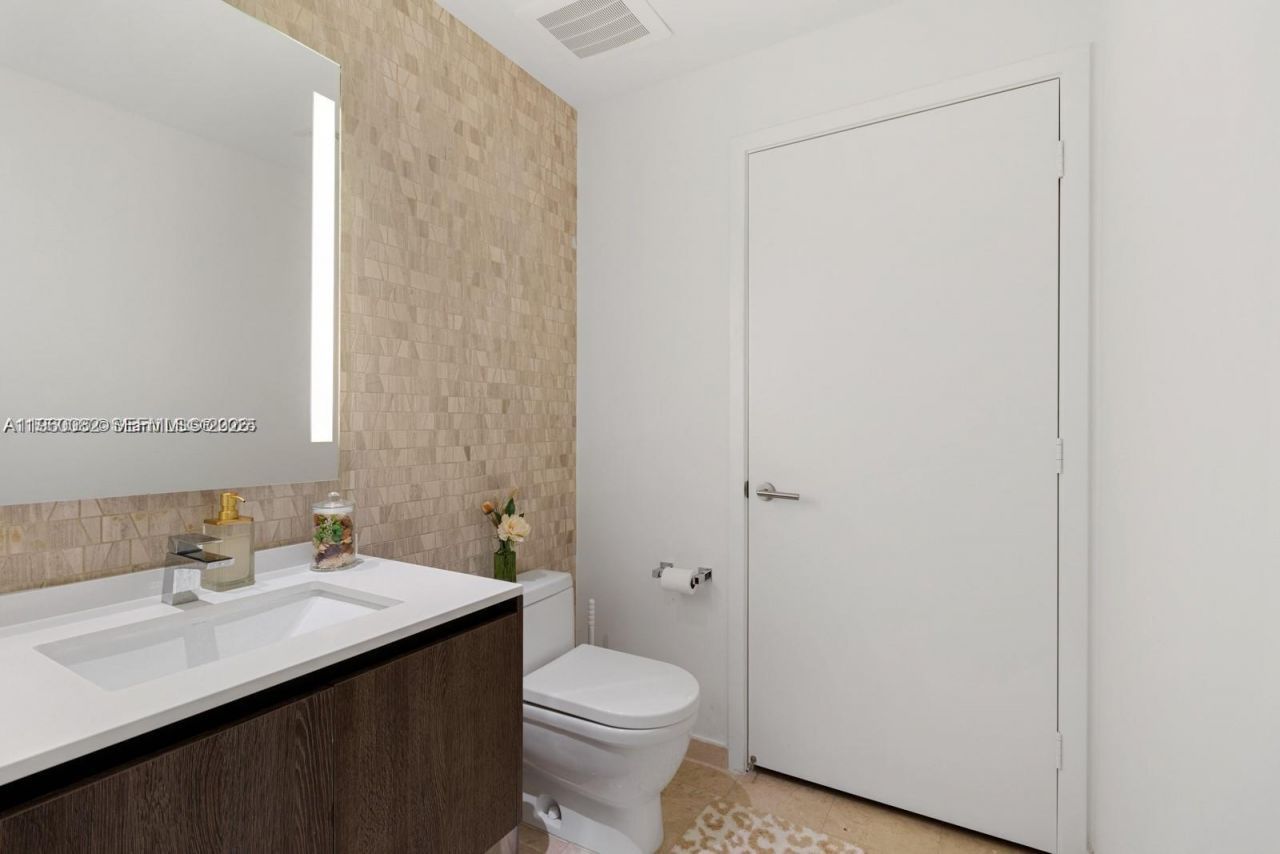 88 SW 7th St, Unit 3410, Miami, FL 33130 Photo