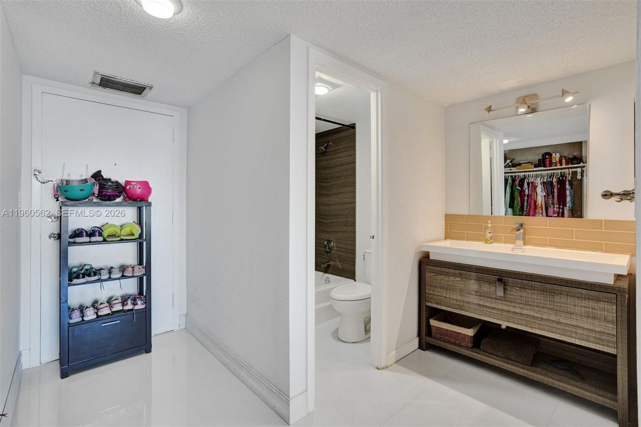 11111 Biscayne Blvd, Unit 1225, Miami, FL 33181 Photo