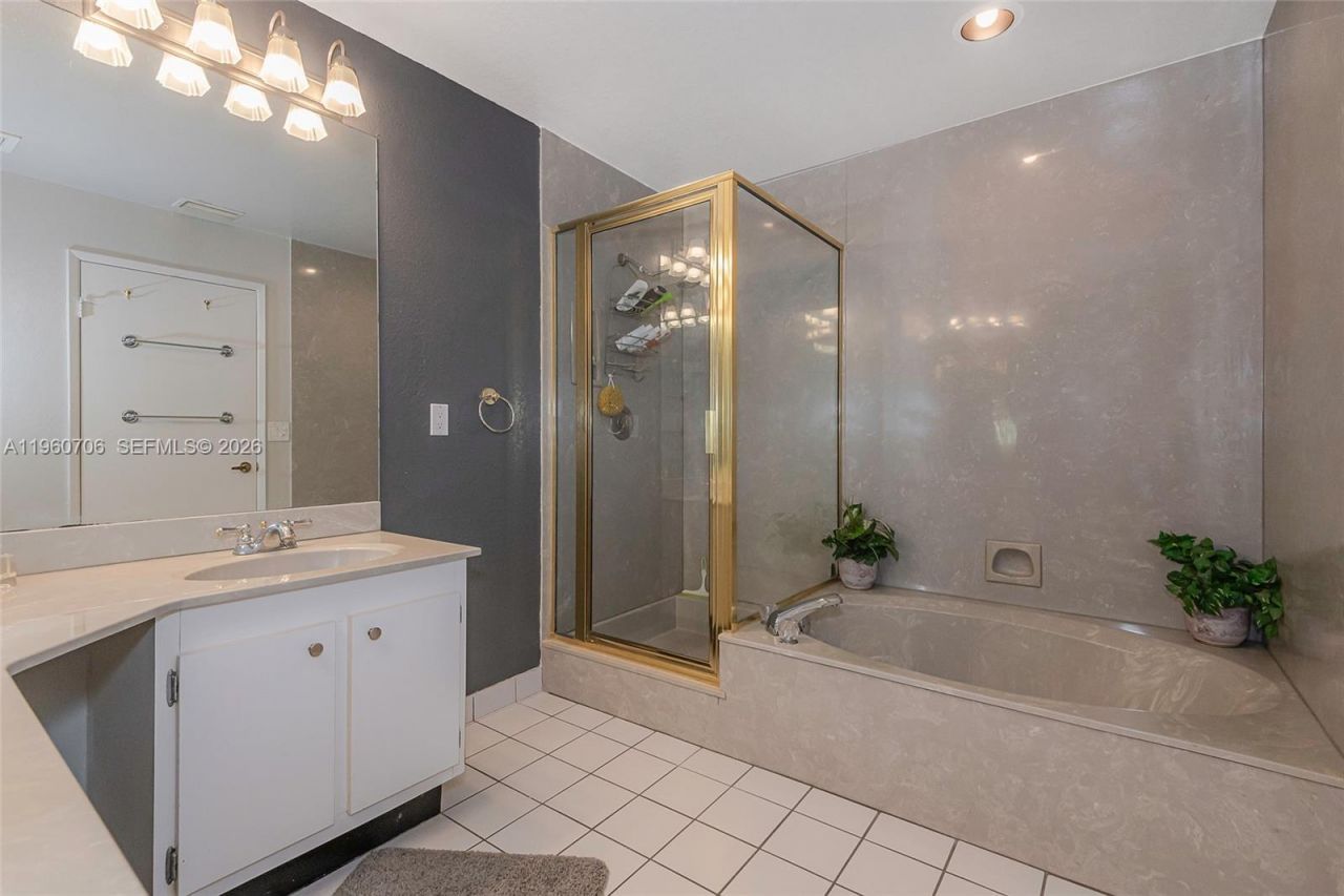 240 Captains Walk, Unit 5110, Delray Beach, FL 33483 Photo