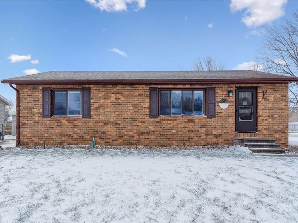 4015 Mark Dr, Waterloo, IA 50701
