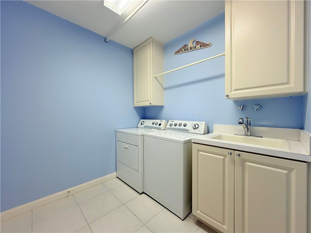 29 Harbour Isle Drive, Unit PH-01, Hutchinson Island, FL 34949 Photo