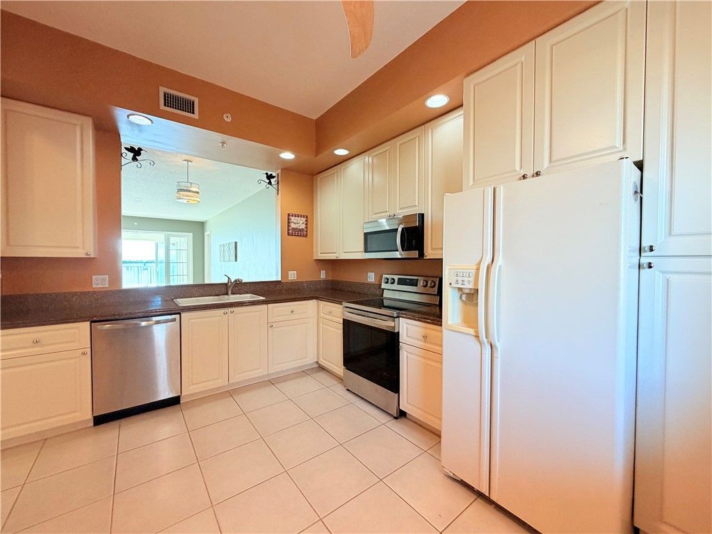 29 Harbour Isle Drive, Unit PH-01, Hutchinson Island, FL 34949 Photo