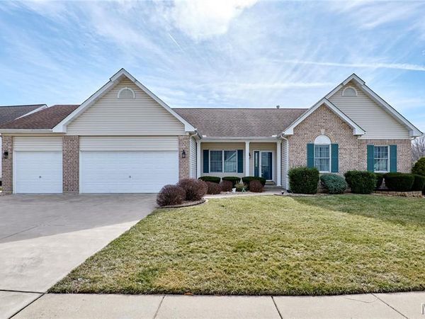 134 Huntington Crossing Drive, St Peters, MO 63376