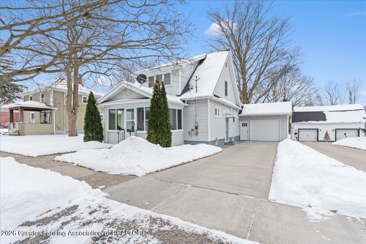 303 W Washington Street, Dewitt, MI 48820 Main Photo